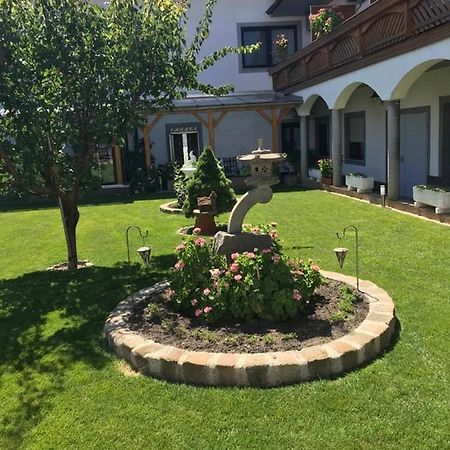 Gaestehaus Und Weinbau Zur Wiederkehr Strudler Podersdorf am See Buitenkant foto