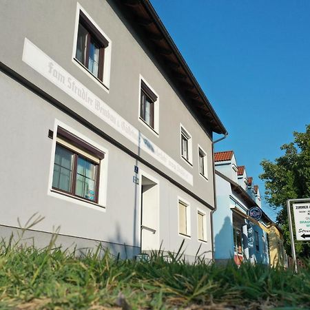 Gaestehaus Und Weinbau Zur Wiederkehr Strudler Podersdorf am See Buitenkant foto