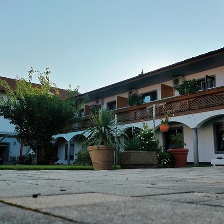 Gaestehaus Und Weinbau Zur Wiederkehr Strudler Podersdorf am See Buitenkant foto