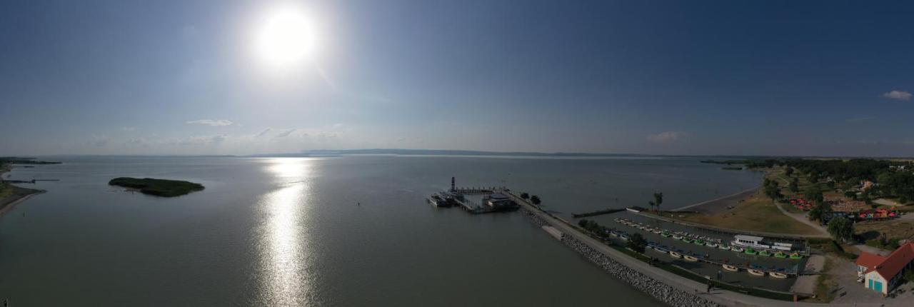 Gaestehaus Und Weinbau Zur Wiederkehr Strudler Podersdorf am See Buitenkant foto