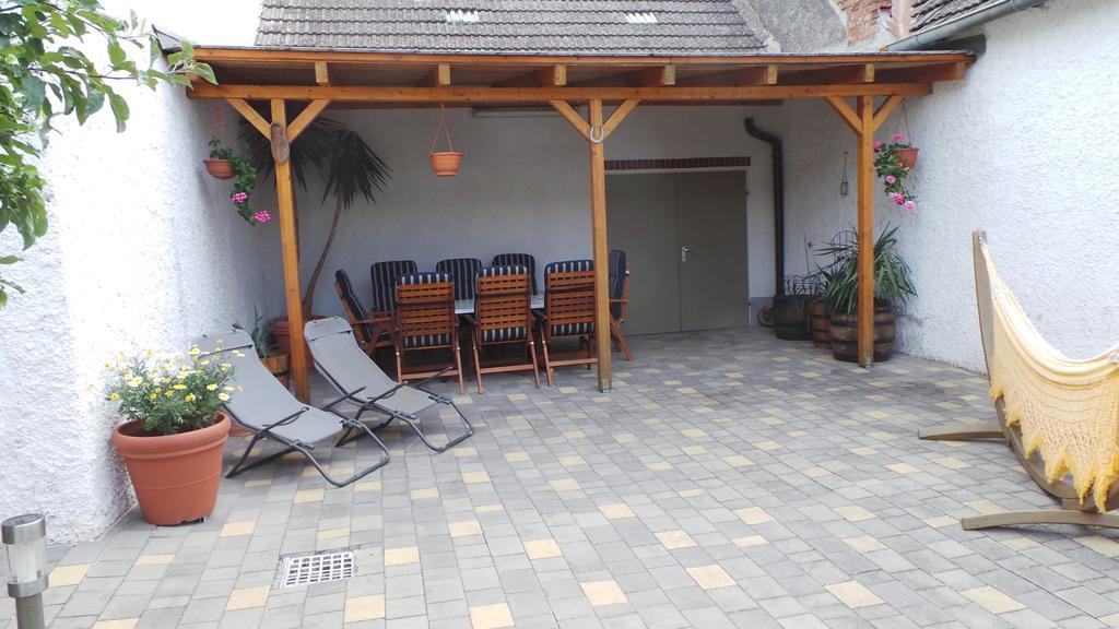 Gaestehaus Und Weinbau Zur Wiederkehr Strudler Podersdorf am See Buitenkant foto
