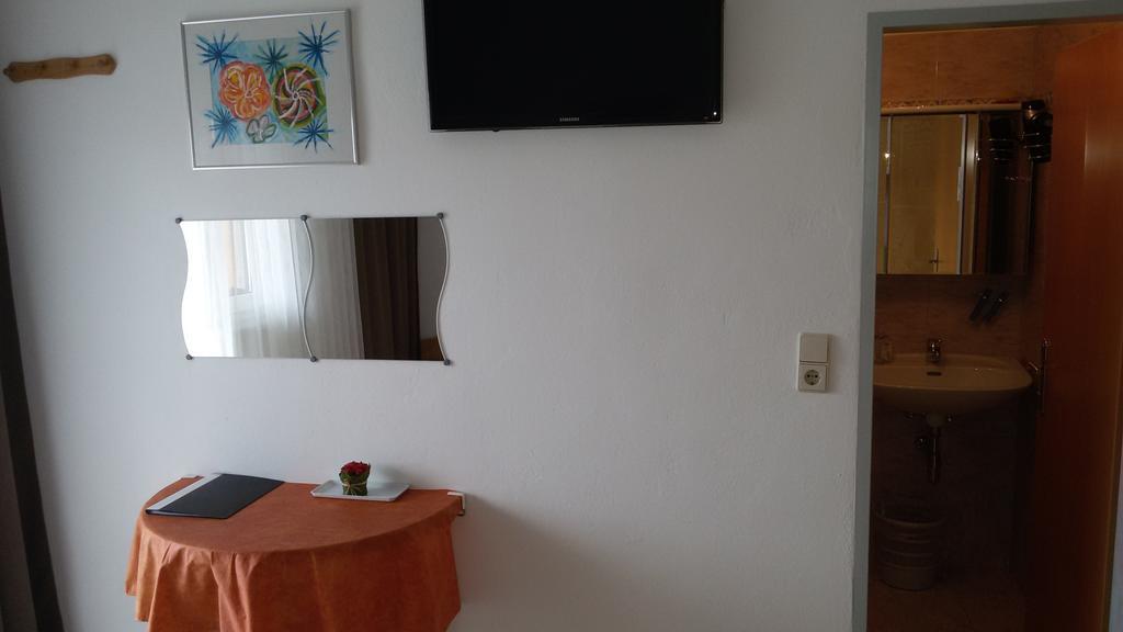 Gaestehaus Und Weinbau Zur Wiederkehr Strudler Podersdorf am See Kamer foto
