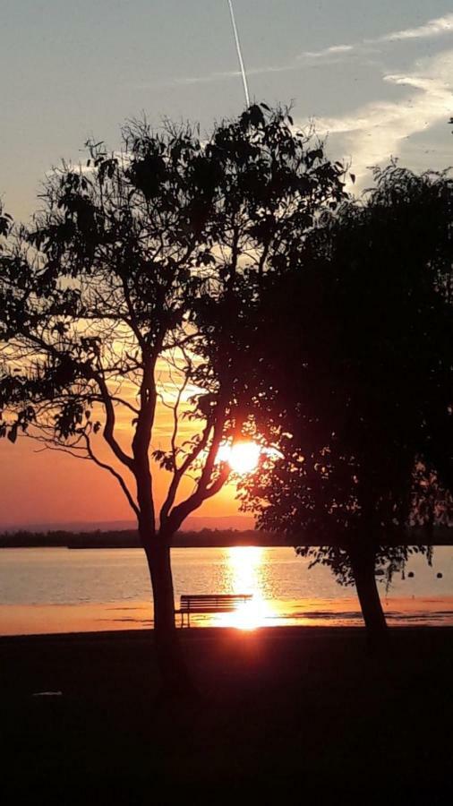 Gaestehaus Und Weinbau Zur Wiederkehr Strudler Podersdorf am See Buitenkant foto