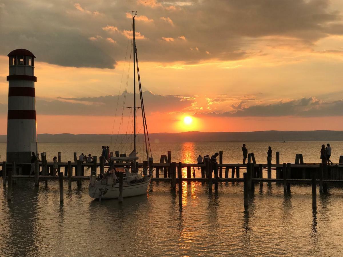Gaestehaus Und Weinbau Zur Wiederkehr Strudler Podersdorf am See Buitenkant foto